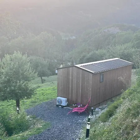 Semesterbostad Tiny & Campagne *